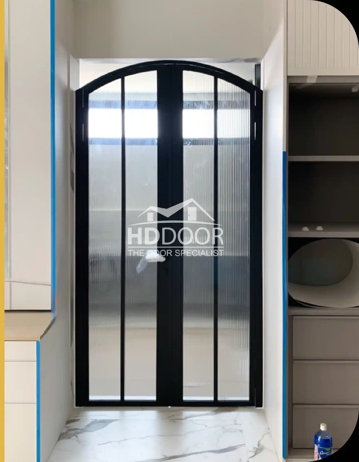 Unique Arch Top Gate Crafted with Elegant Fluted Glass